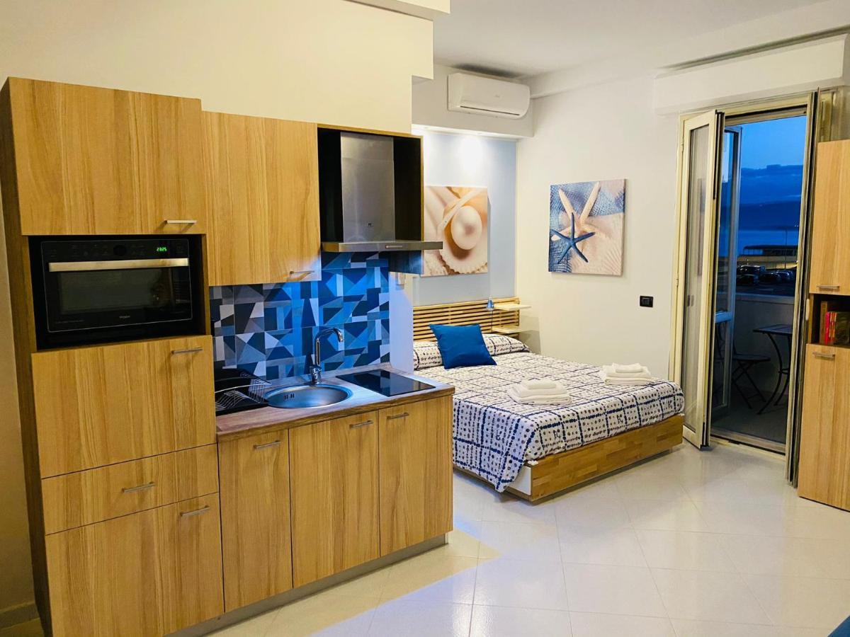 Bed and Breakfast B E B Le Terrazze Sul Mare Катандзаро Экстерьер фото