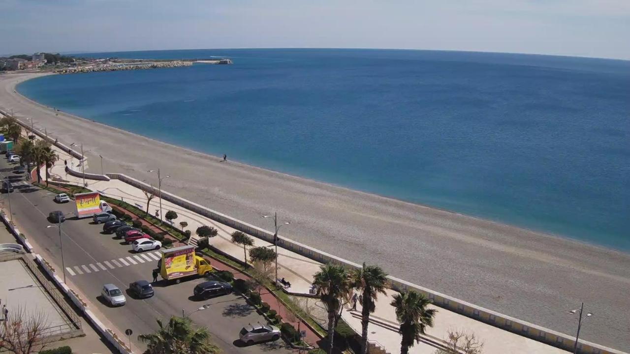 Bed and Breakfast B E B Le Terrazze Sul Mare Катандзаро Экстерьер фото